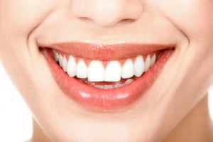 Cách làm răng trắng răng bằng công nghệ laser