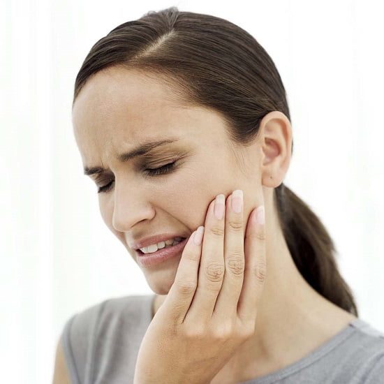 Tại sao niềng răng lại khiến răng bị đau?