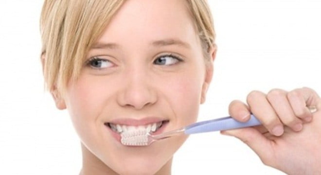 bảo quản răng sứ theo lời khuyên của nha sĩ