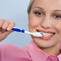 đánh răng bị chảy máu