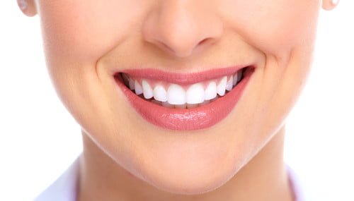 Bọc răng sứ thẩm mỹ mang nụ cười xinh đến bạn 1 Bọc răng sứ thẩm mỹ mang nụ cười xinh đến bạn 1