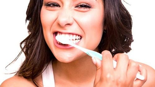 Tẩy trắng răng bằng máng bao nhiêu tiền? Chi phí trọn gói 1 liệu trình 3